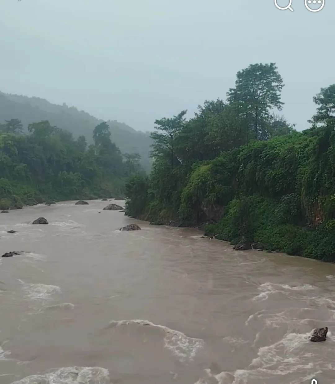 पोखरामा निरन्तर बर्षा , सेतिको बहाव उच्च स्तरमा ।