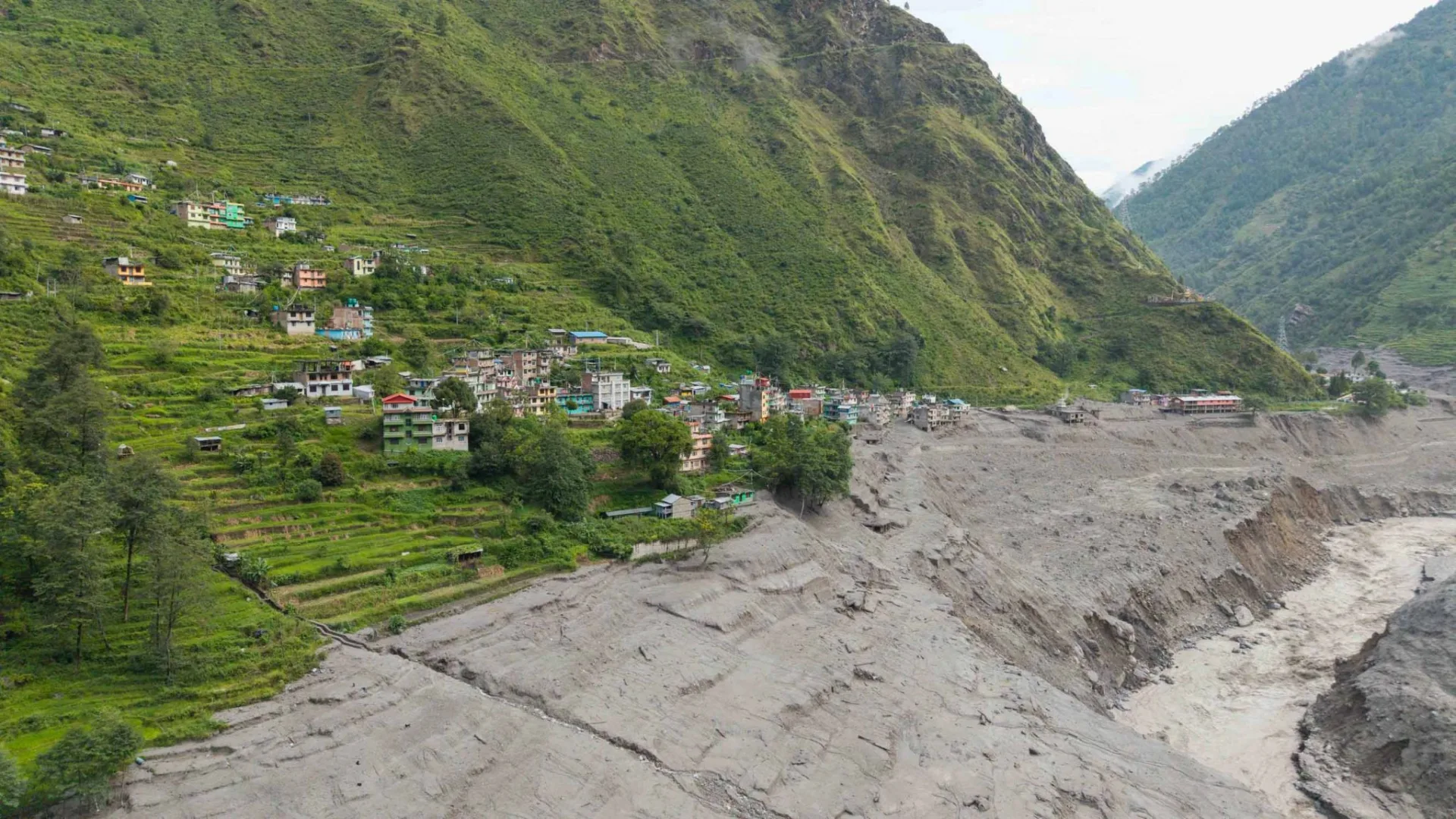 सडक अबरुद्द हुँदा रसुवामा खाद्यान्न अभाव, बिरामी मारमा
