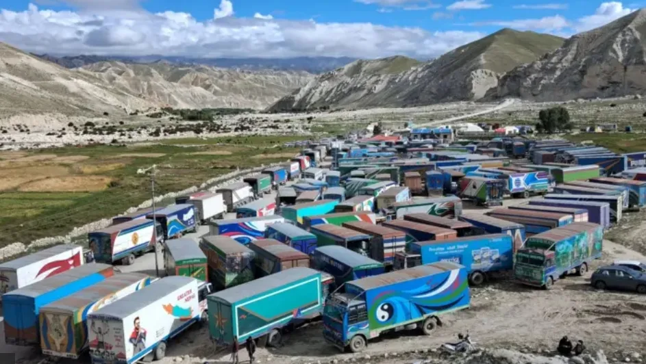 धेरैजसो 'दशैँका सामान रसुवामा बगे', बाँकी सामान 'कोरलामा अड्किए'