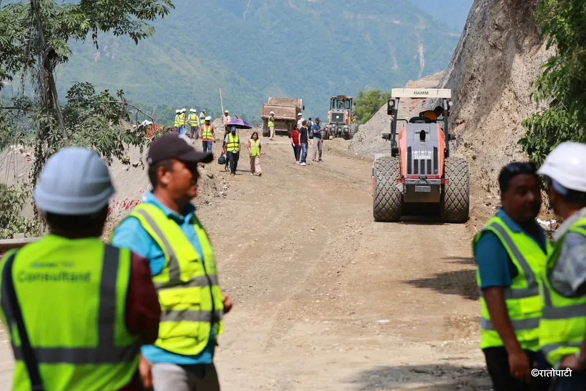 पहिरोका कारण अवरुद्ध पृथ्वीराजमार्ग आज बुधबारदेखि पूर्णरूपमा सञ्चालनमा आउने भएको छ ।