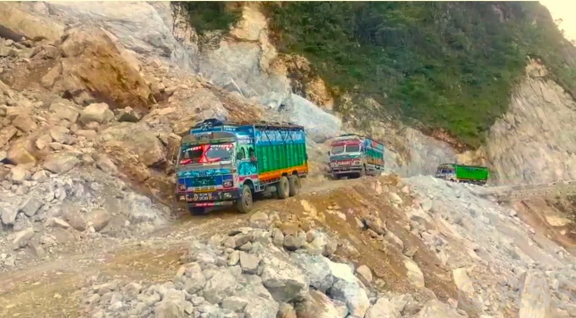 कालीगण्डकी करिडोर पुनः सञ्चालनमा, पहिरो हटाएपछि यातायात सहज