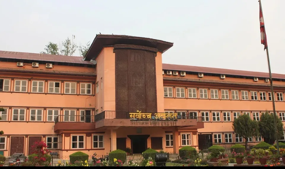 न्यायालयमाथि प्रश्न उठ्दा छानबिनको ढोका कहाँ खुल्छ ?